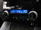 車内の温度管理に便利なオートエアコン☆