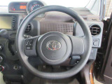 ステアリングから手を離さず、運転に集中したままオーディオ等の操作ができます。