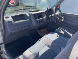 乗り降りしやすい運転席です。
