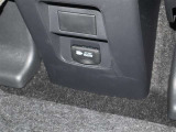 アウトドアが更に楽しめる♪車内外で1500Wまでの家電品が使える装備で、車内外でコーヒーメーカーや湯沸かしポット、簡易電子レンジなどが使えますよ(*^-^*)