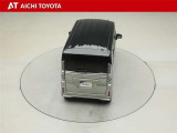 バックドア内側上部には、リヤアンダーミラーが付いています。リヤバンパー下部の確認には役に立つと思います。