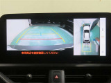 パノラミックビューモニター搭載。カメラで車両周囲の状況を映し出すため、狭い場所での駐車などに役立ちます。