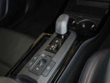 電動パーキングブレーキ・ブレーキホールドを装備してます。ホールド機能は信号待ちが多い一般道で疲労軽減になり、大好評です!