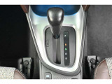 ハイブリッドカーですが運転操作は普通の車と変わりませんのでご安心ください。操作方法はスタッフが説明いたしますのでお気軽にご質問ください