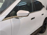 【BMWミラー】視認性の高いスタイリッシュなミラー。自動防眩機能も付いており夜間のドライビングをサポートします。