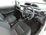 シンプルで使いやすいデザインの運転席です。