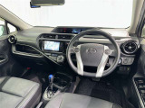 運転席まわりです。 各操作スイッチは使いやすい位置に配置されてます。