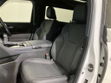 高いホールド性で運転姿勢が安定します。長距離ドライブでも疲れにくいのが魅力です。快適なドライビングライフをお送りください♪