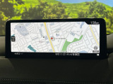 【10.25インチマツダコネクト】車内の雰囲気にマッチした大型ディスプレイ。スマホ接続でのナビ使用やBluetooth再生等、様々な機能が楽しめます。直感的なダイヤル操作が可能で、使い勝手も良好です。