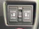 【両側パワースライドドア】スマートキーや運転席のスイッチで後席両側スライドドアの開閉が可能♪電動だから力を入れてドアを開ける必要が無く、小さなお子様でも簡単に開け閉めでき快適です♪
