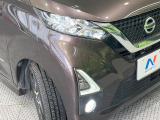 【LEDヘッドライト】悪天候や夜間走行時も良好な視界を確保し安心して運転できる高輝度LEDヘッドライトを装備!点灯速度が早く、消費電力も抑えられています。