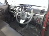 見通しのよいすっきりとした視界で、誰でも運転しやすいです。運転のしやすさは疲れにくさにも繋がりますよ♪