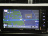 社外ナビゲーション付き♪TV・CD・AM・FMが視聴可能☆使い勝手も良く、操作も簡単です!お気に入りの選曲で、通勤・ドライブを快適にどうぞ♪