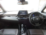 見通しのよいすっきりとした視界で、誰でも運転しやすいです。運転のしやすさは疲れにくさにも繋がりますよ♪