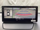 狭い場所での駐車やすれ違いなどでより的確な運転操作に役立つ360&deg;ビューモニターが装備されています。