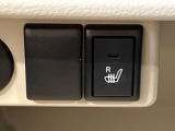 【シートヒーター】寒い日に重宝するシートヒーター!エアコンより早く温まってくれるので寒がりの人も安心ですね♪エアコンの温風は乾燥するから苦手、という方にもをおすすめです。