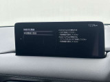 お手元のスマートフォンと接続して頂く事で使用可能な「Apple CarPlay/Android Auto」電話の応答は勿論、メッセージの受信やLINE、音楽接続からナビアプリの使用まで幅広く活躍致します。