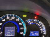視認性に優れたメーターを採用しており、走行中でも車速や情報が分かりやすく表示されます。運転時の視線移動をむりのない範囲に抑え、快適で安心感のあるドライブをサポートします。