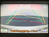 【バックガイドモニター】後方の映像をナビ画面に表示するだけでなく、ステアリング操作に連動して動くガイド線も同時に表示!予想進路の確認をしながら後退できるので便利です!