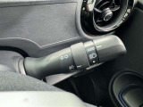 【オートライト】車外の明るさに応じて、自動的にライトの点灯・消灯をしてくれます。
