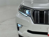 消費電力が少なく長寿命のLEDヘッドライトとLEDフォグ!汚れても点灯中にキレイにしてくれるレンズウォッシャー付!