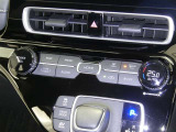 【オートエアコン】車内温度を感知して自動で温度調整をしてくれるのでいつでも快適な車内空間を創り上げます!どの席に座っても快適なドライブが楽しめます♪