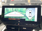 【パノラミックビューモニター】専用のカメラにより、上から見下ろしたような視点で360度クルマの周囲を確認することができます☆死角部分も確認しやすく、狭い場所での切り返しや駐車もスムーズに行えます。