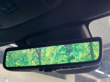 【デジタルインナーミラー】後席の大きな荷物や同乗者で後方が確認しづらい時でも安心!カメラが撮影した車両後方の映像をルームミラー内に表示。クリアな視界で状況の確認が可能です!