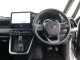 運転席から各種ボタンの操作がしやすいように設計されたデザイン。シンプルなつくりなので、運転が苦手な女性も安心して運転することができます。