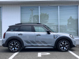 オリジナルサービスもついたMINI自動車保険も取り扱っております。MINI自動車保険にご加入いただくと、万一のトラブルを24時間365日サポートするエマージェンシー・サービスの〈プレミアム〉をご利用いただけます。