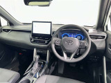 運転席まわりです。 各操作スイッチは使いやすい位置に配置されてます。