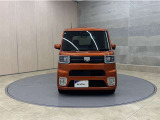 お車購入のポイントとなるフロントマスクです!かわいらしい目つきが印象的なデザインのヘッドランプです。