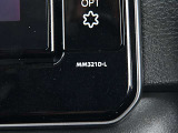 9インチ大画面の日産純正ナビゲーションMM321D-Lが付いています。