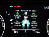 レーンディパーチャーアラートとは車線または走路からの逸脱の可能性を警告すると共に、車線または走路からの逸脱を避けるためのハンドル操作の一部を支援する機能です。詳細は販売店スタッフまでおたずねください。