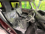【オートエアコン】一度お好みの温度に設定すれば、車内の温度を検知し風量や温度を自動で調整。暑い&hellip;寒い&hellip;と何度もスイッチ操作をする必要はありません。快適な車内空間には必須の機能ですね♪