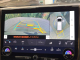 【パノラミックビューモニター】専用のカメラにより、上から見下ろしたような視点で360度クルマの周囲を確認することができます☆死角部分も確認しやすく、狭い場所での切り返しや駐車もスムーズに行えます。