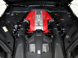6.5L V12自然吸気エンジンが800馬力を発揮し、刺激的な高回転サウンドと圧巻の加速力を実現します。