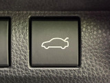 【パワーバックドア】スマートキーや運転席のボタンを押すだけでリアゲートが自動で開閉します!荷物を持っている時や、高い位置にあるバックドアを閉める際に便利な機能です♪