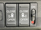 【両側パワースライドドア】スマートキーや運転席のスイッチで後席両側スライドドアの開閉が可能♪電動だから力を入れてドアを開ける必要が無く、小さなお子様でも簡単に開け閉めでき快適です♪