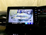 バックモニター付。車両後方の映像をナビ画面に表示し、駐車などの後退操作をサポートします。
