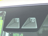 【スマートアシスト】走行中に前方の車両等を認識し、衝突しそうな時は警報とブレーキで衝突回避と被害軽減をアシスト。より安全にドライブをお楽しみいただけます。