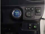 運転席側 ドア 内張りです。パワーウインドー操作もお手元で楽に操作です。