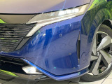 【LEDヘッドライト】悪天候や夜間走行時も良好な視界を確保し安心して運転できる高輝度LEDヘッドライトを装備!点灯速度が早く、消費電力も抑えられています。
