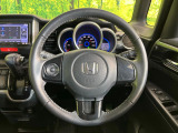 【純正革巻きステアリング】上質な革を使用することで、手にしっかり馴染みとても運転しやすいハンドルです♪