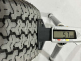夏タイヤの残り溝は5.7mmです。スリップラインからは4.1mmとなっております。
