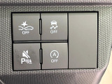 【スマートアシスト】走行中に前方の車両等を認識し、衝突しそうな時は警報とブレーキで衝突回避と被害軽減をアシスト。より安全にドライブをお楽しみいただけます。