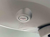 純正ナビゲーションを装着することで狭い道でのすれ違い時に下廻りを映し出す事ができます。他の3つのカメラと連携してパノラマモニターにも対応することが出来ます。