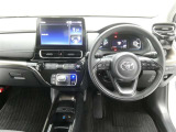 運転席からの視界はこんな感じです☆お気軽にご来店いただき、実際に座って是非お確かめください。ドライバーに寄り添う快適な操作フィールをもたらすステアリングです。