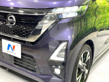 【LEDヘッドライト】悪天候や夜間走行時も良好な視界を確保し安心して運転できる高輝度LEDヘッドライトを装備!点灯速度が早く、消費電力も抑えられています。