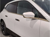 【BMWミラー】視認性の高いスタイリッシュなミラー。自動防眩機能も付いており夜間のドライビングをサポートします。
